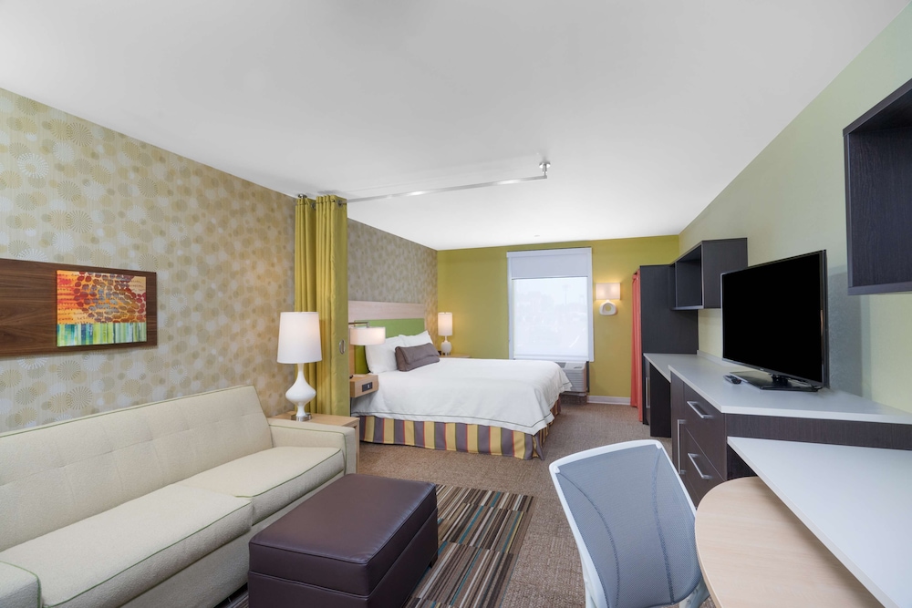 Studio, 1 King Bed, Accessible, Non Smoking (mob/hearing acc w/ bathtub) photo 2