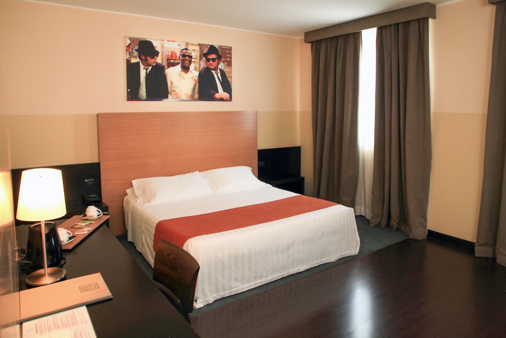 Deluxe Studio Suite photo 2
