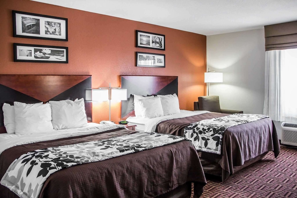 Standard Room, 2 Queen Beds, Non Smoking - Photo 1