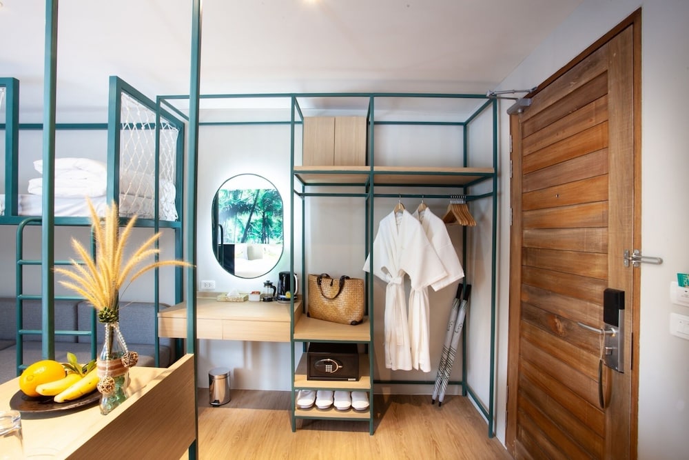 Triple Stay - Photo 4