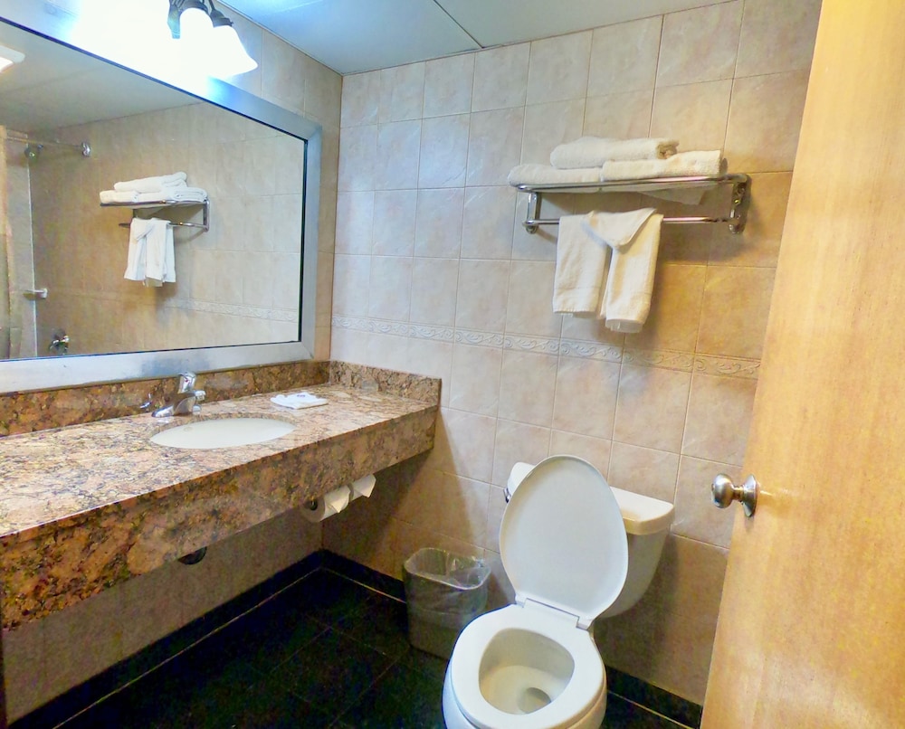 Deluxe Room, 2 Queen Beds, Non Smoking, Refrigerator & Microwave - Photo 8