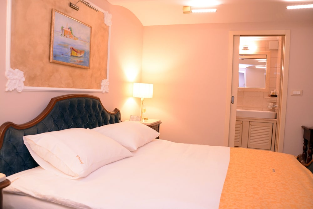 Standard Room photo 3