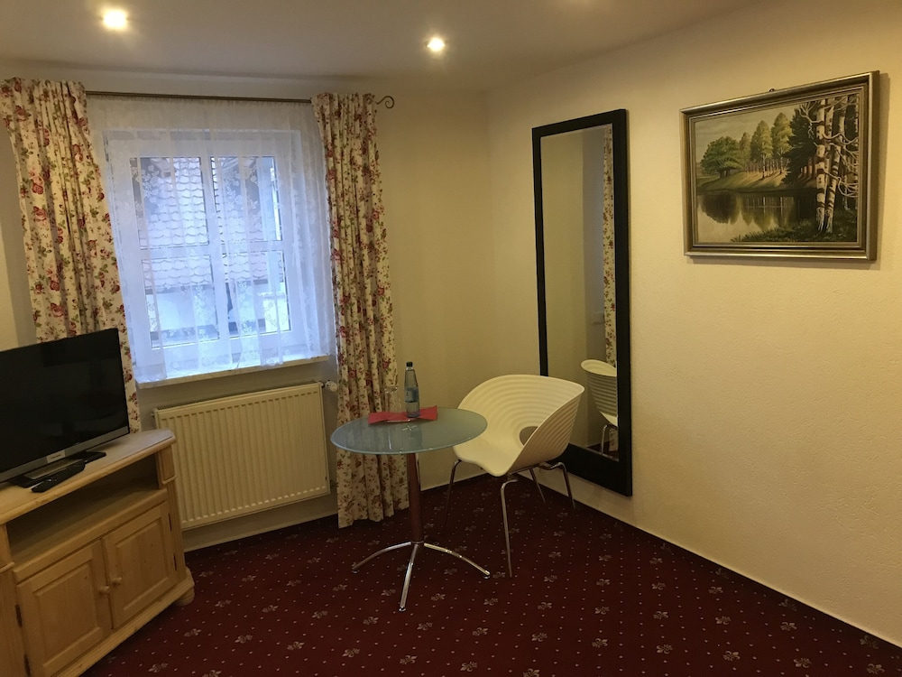 Economy Double Room, 2 Twin Beds photo 1