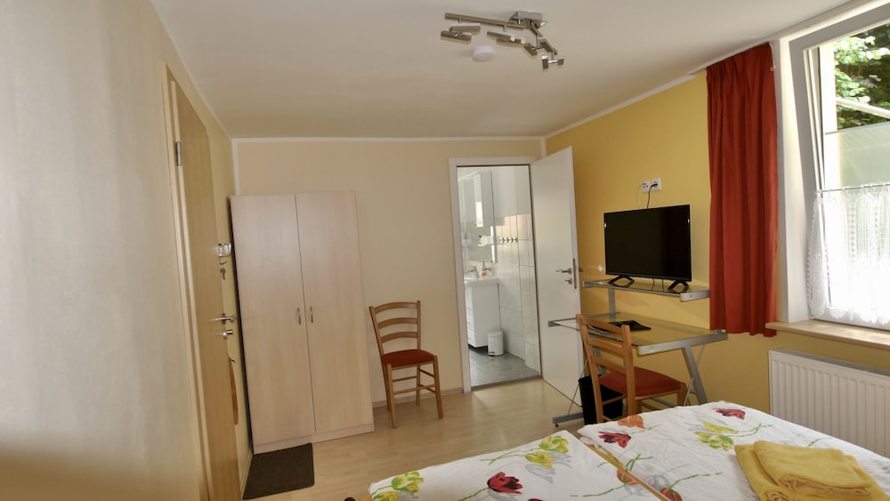 Basic Room photo 2