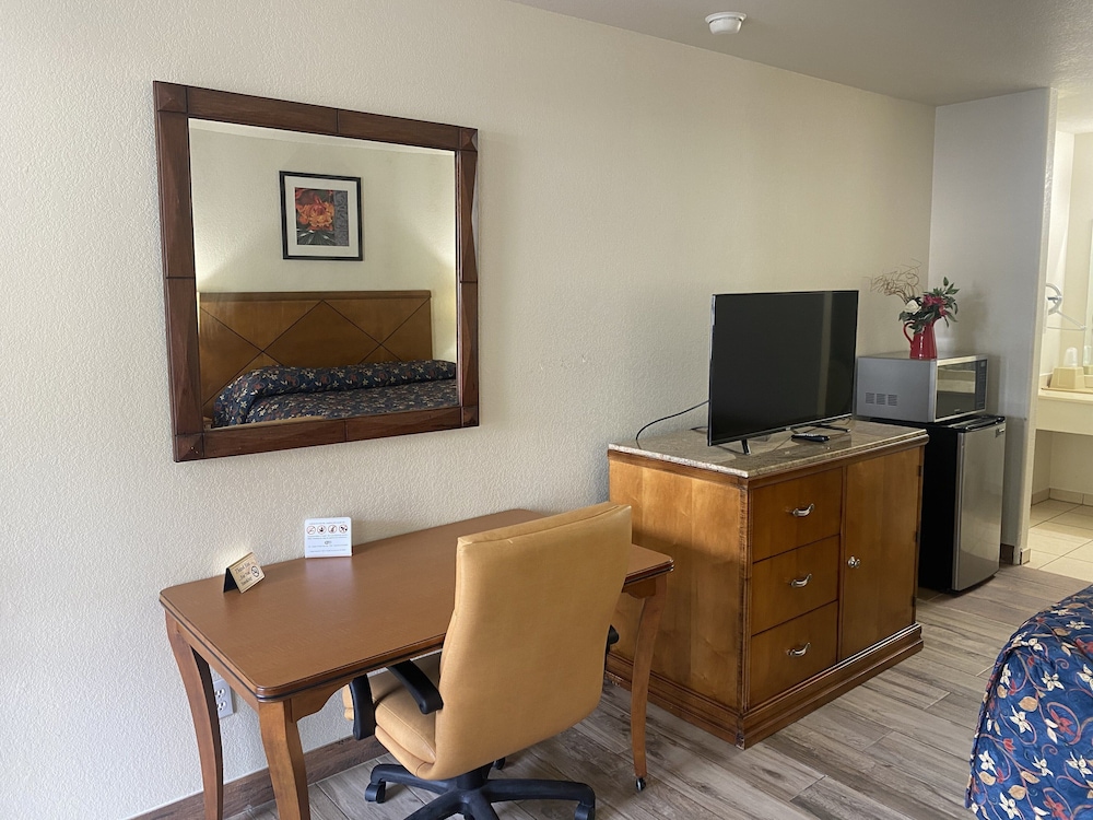 Family Single Room, Multiple Beds, Non Smoking photo 2