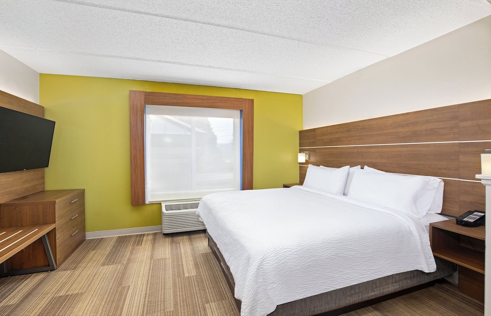 Suite, 1 King Bed with Sofa bed (Wet Bar) - Photo 1