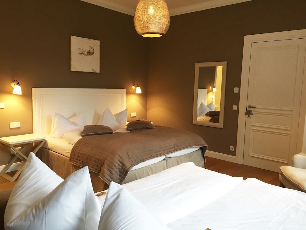 Deluxe Quadruple Room, 1 Bedroom, Jetted Tub photo 2