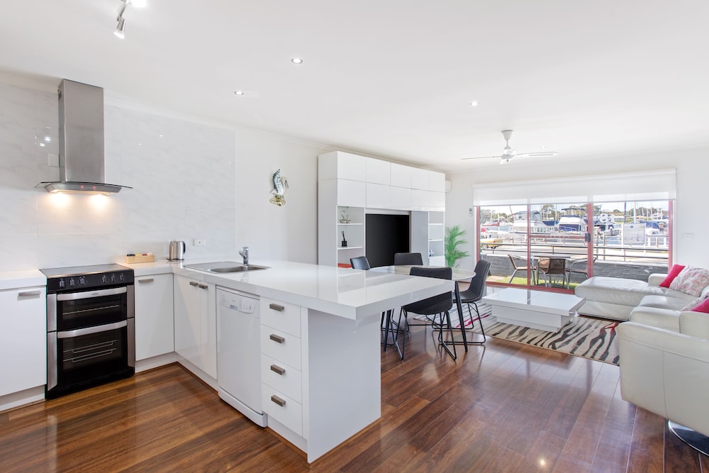 2 bedroom Superior Apartment, Marina Views