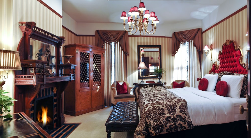 Premier Room, 1 King Bed, Fireplace (Bordeaux) photo 1