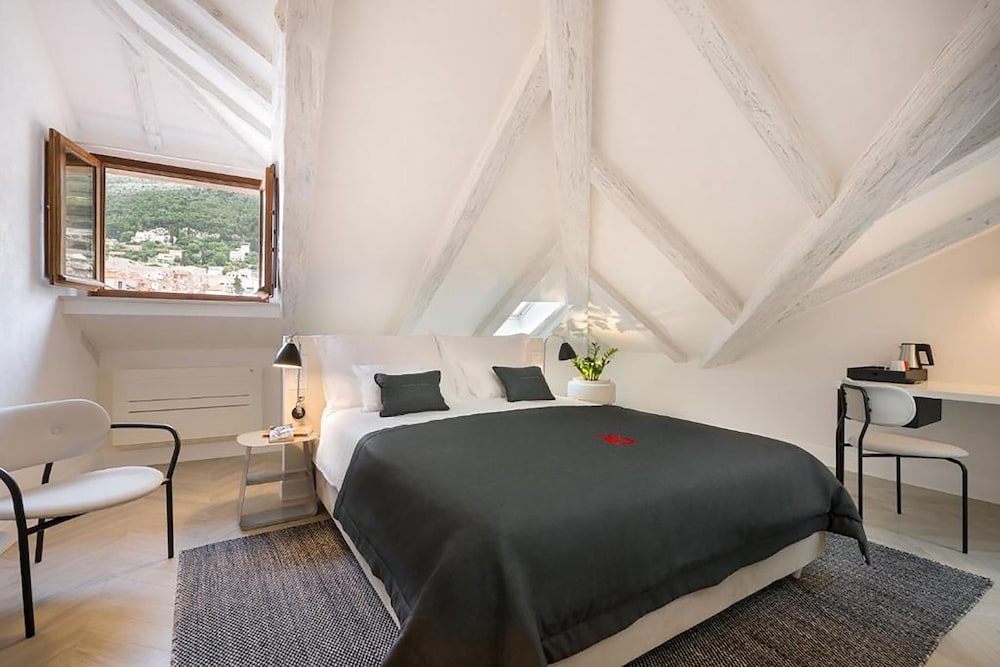 Deluxe Room (Room 2)