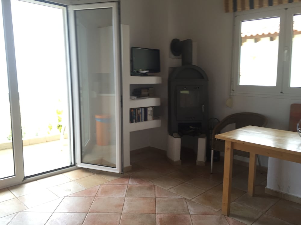 Panoramic House, 2 Bedrooms, Sea View, Beachside photo 3