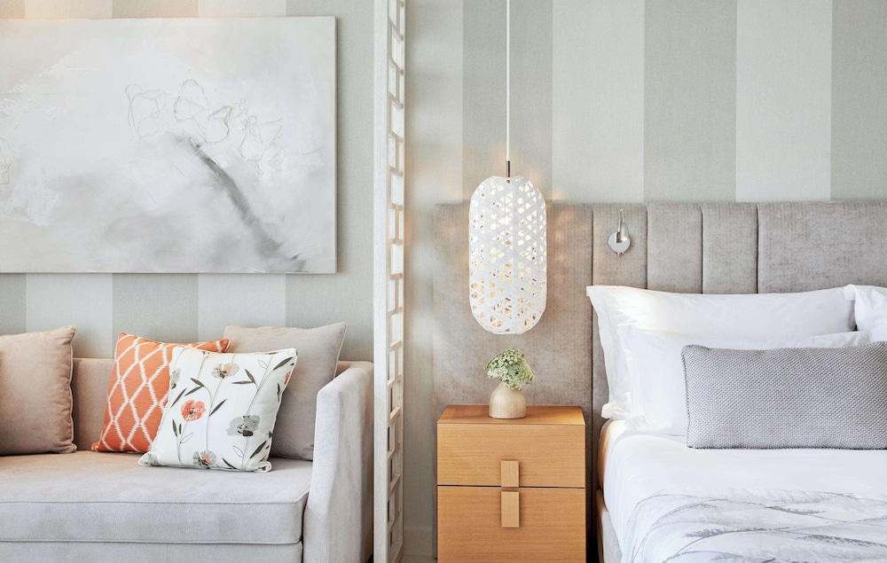 Junior Suite, Pool View (Deluxe, Private Garden)