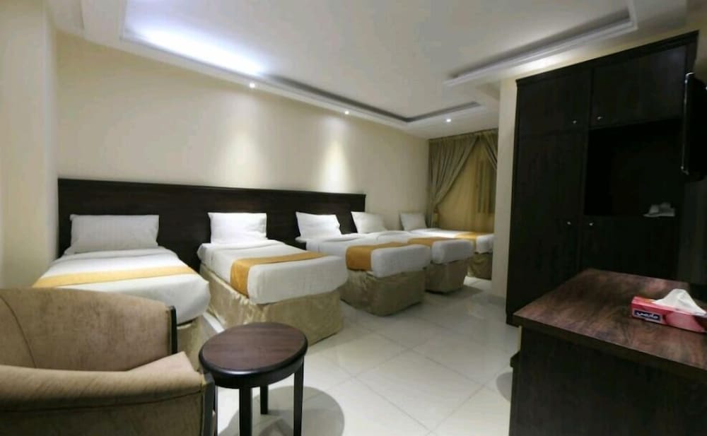 Executive Studio Suite, 2 Bedrooms photo 2