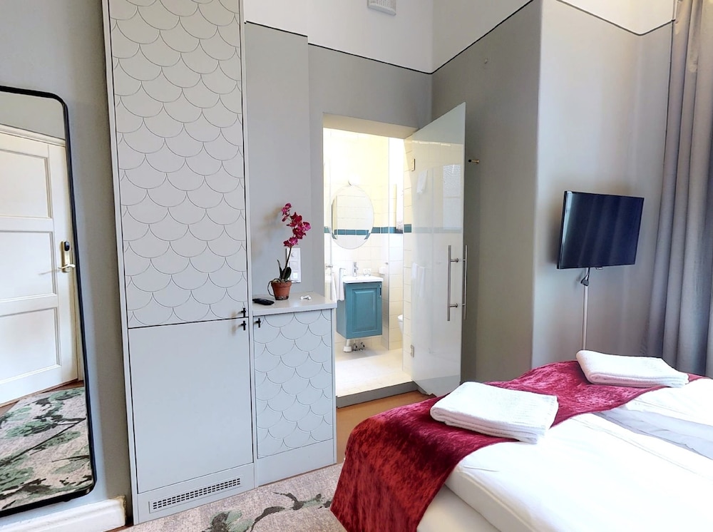 Standard Apartment, 1 Queen Bed with Sofa bed photo 3