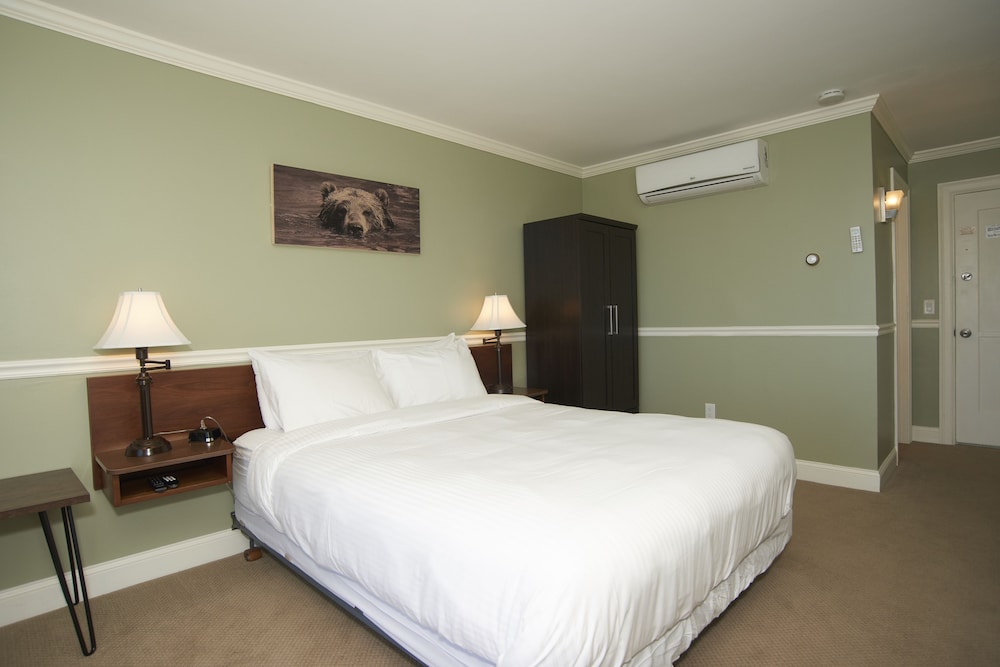 Single Room, 1 Queen Bed, Balcony photo 2