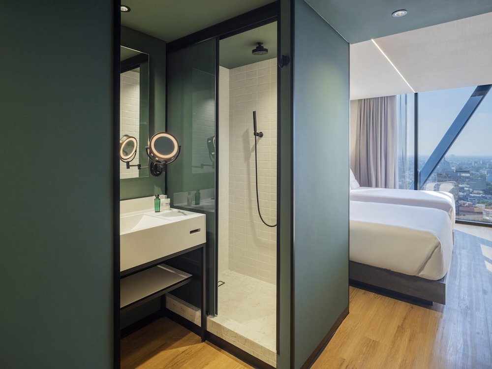 Executive Room, 1 King Bed - Photo 2
