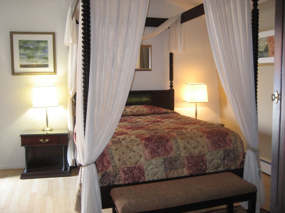 Suite, 1 Queen Bed photo 1