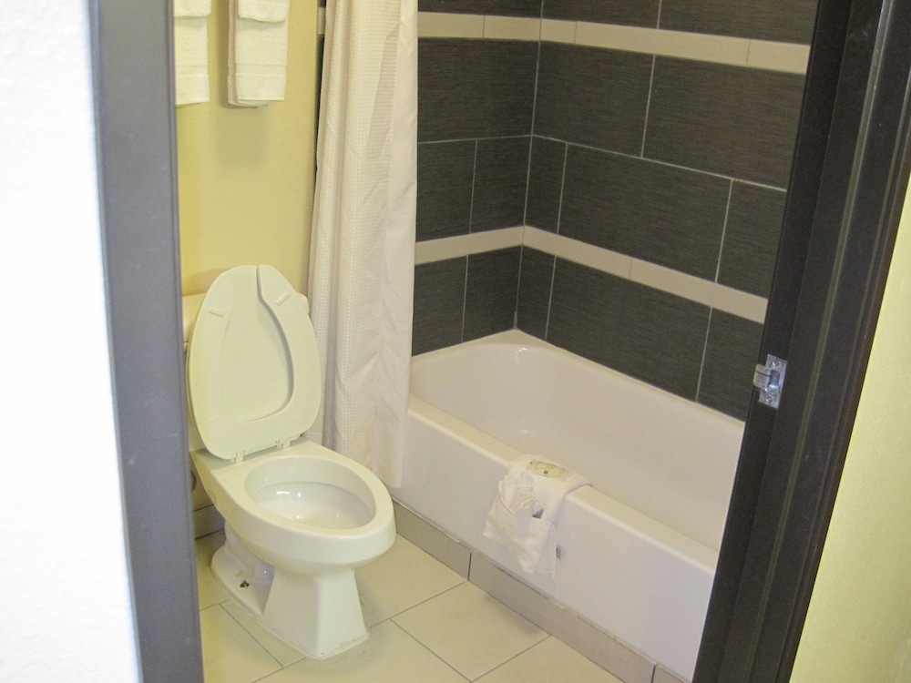 Suite, Non Smoking (2 Double Beds, or 2 Queen Beds) - Photo 20