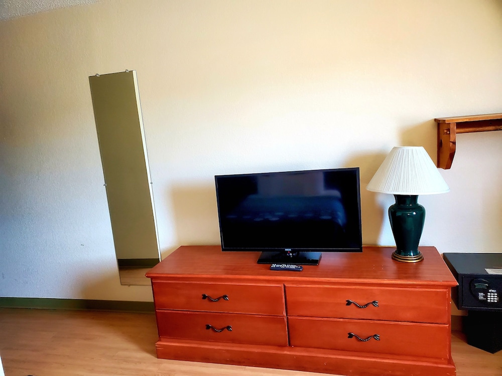 Room, 1 Double Bed, Accessible, Non Smoking (Mobility, Bathtub w/Grab Bars) photo 1