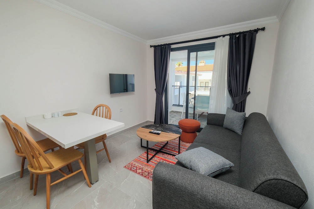 Deluxe Apartment, 1 Double Bed with Sofa bed, Pool View