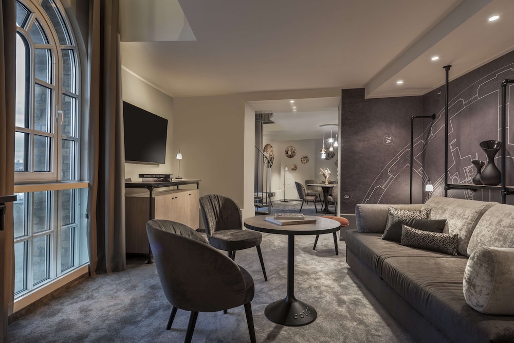 Suite, 1 King Bed (Culture Duplex)