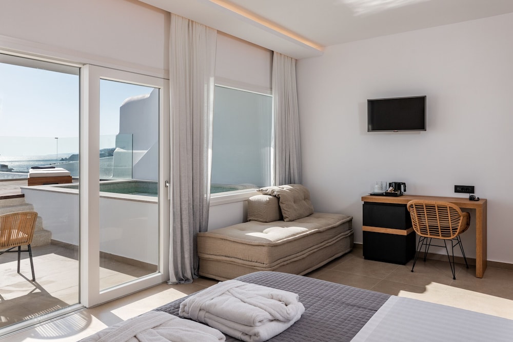 Junior Suite, Private Pool, Sea View - Photo 4