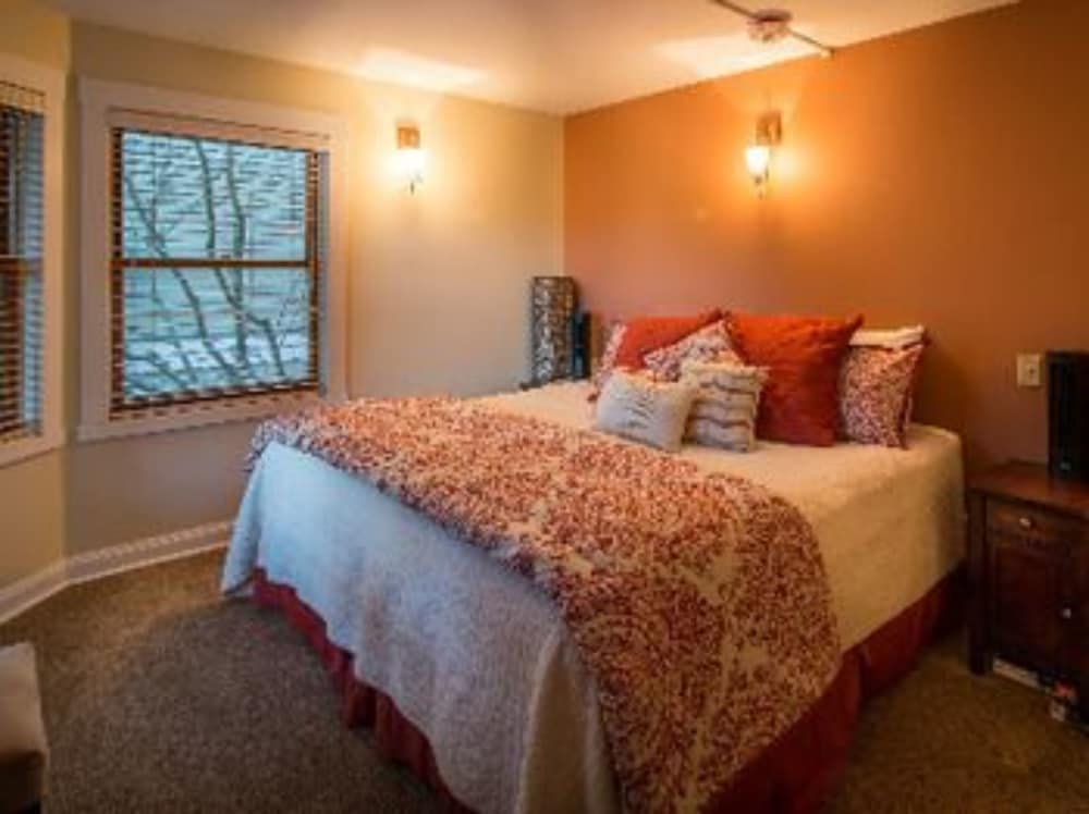 Standard Single Room, 1 King Bed photo 2