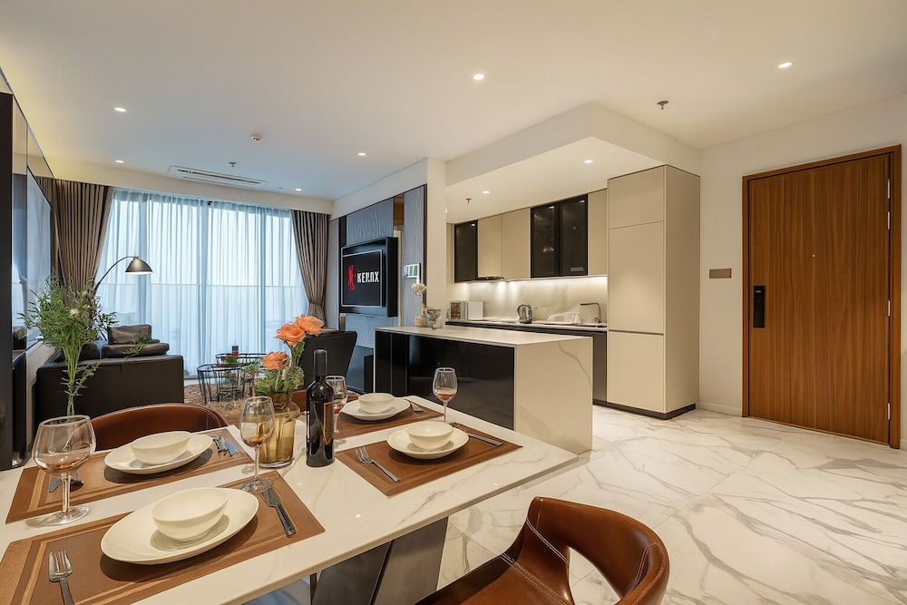 Premier Apartment, 2 Bedrooms, Balcony, City View photo 2