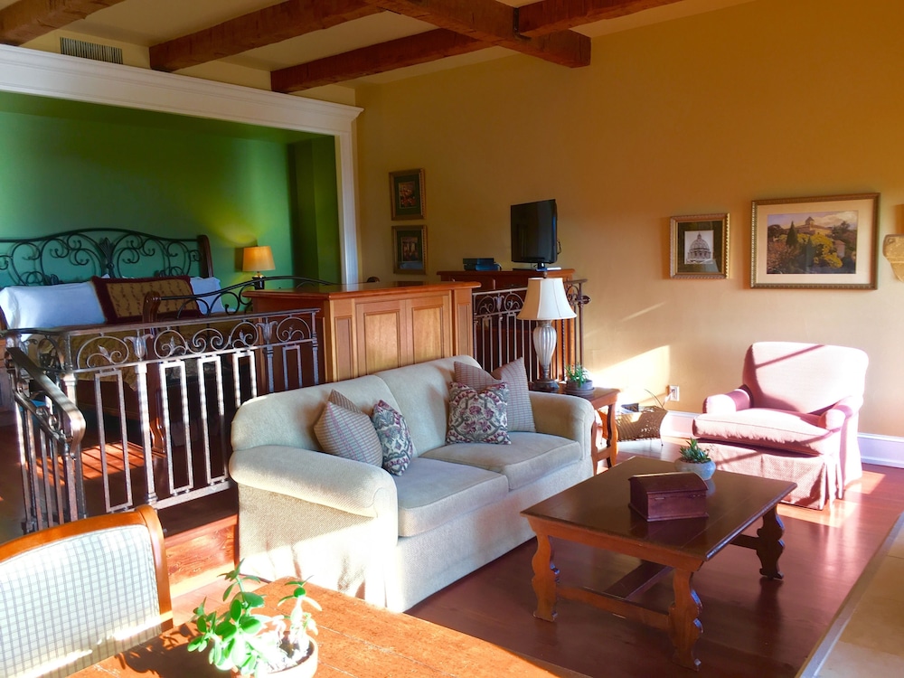 Nebbiollo Suite, 1 King Bed, Vineyard View photo 2