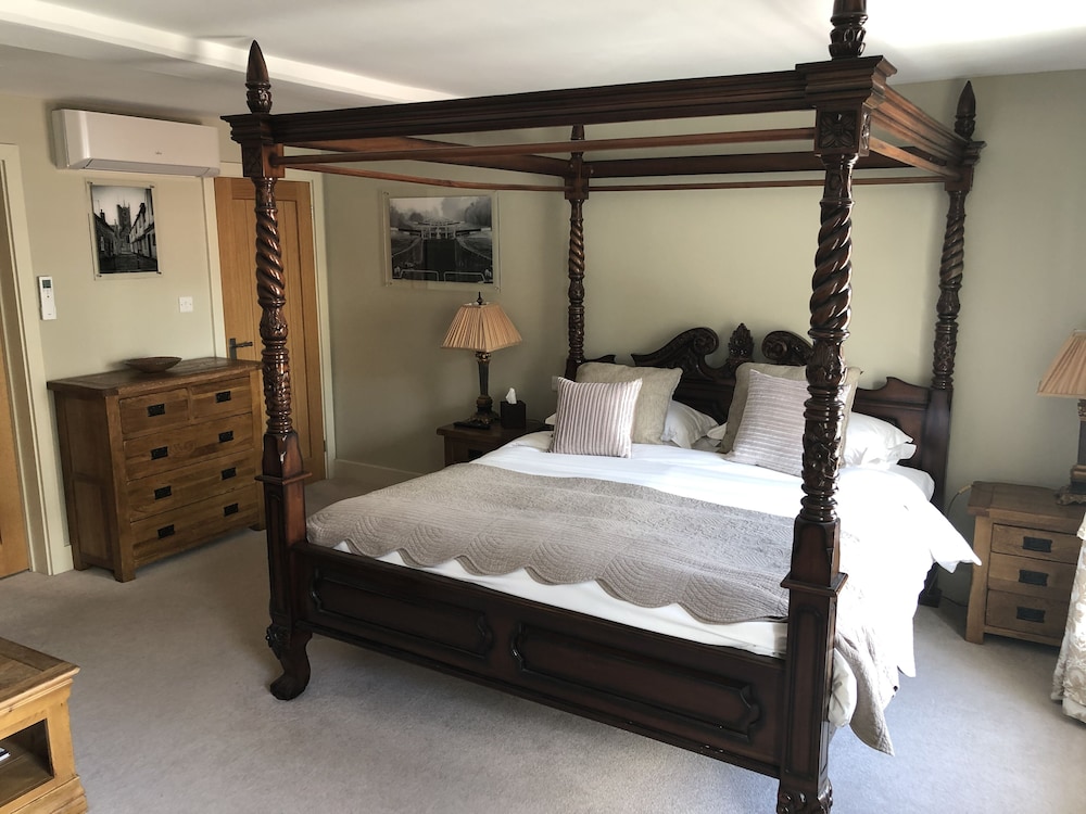 Bridal Suite (Four Poster) photo 2