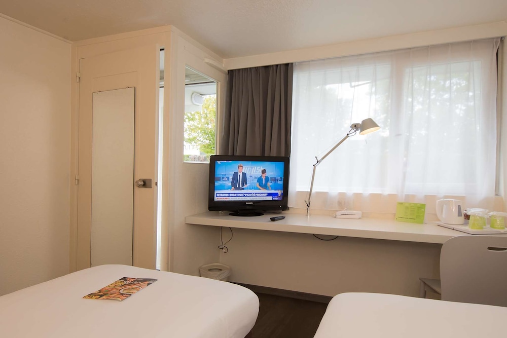 Standard Room, 2 Twin Beds (Junior Bed up to 10 years) photo 2
