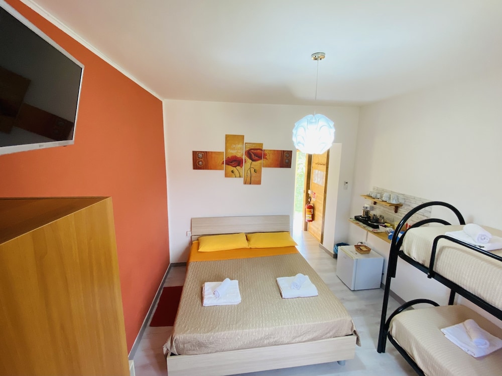 Classic Quadruple Room, Multiple Beds, Smoking photo 1
