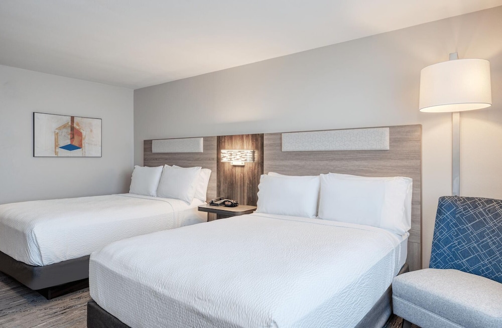 Standard Room, 2 Queen Beds - Photo 11