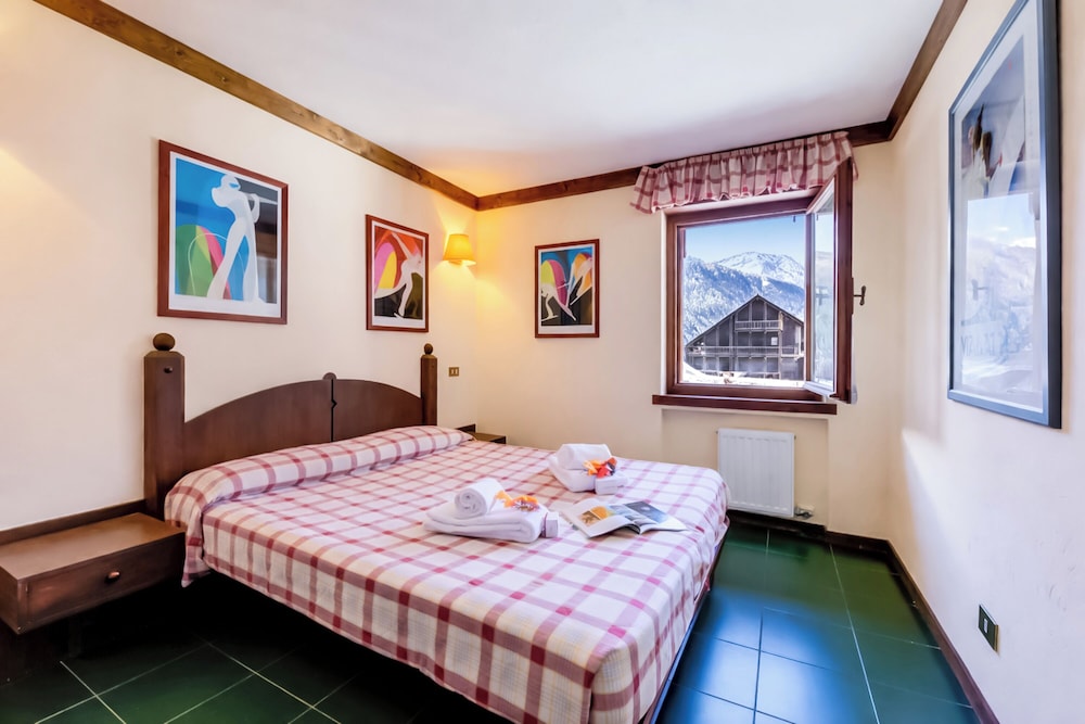 Family Apartment, Multiple Bedrooms, Mountainside (Grange Hike & Ski - 06C Sestriere)