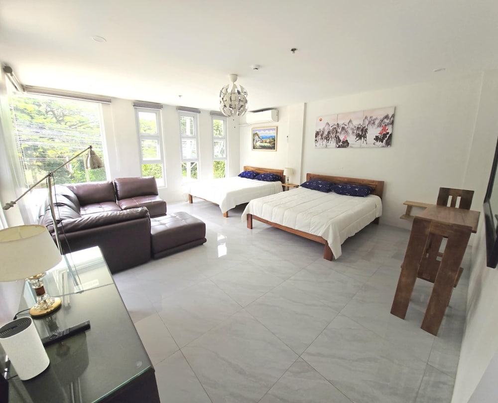 Family Studio Suite, City View