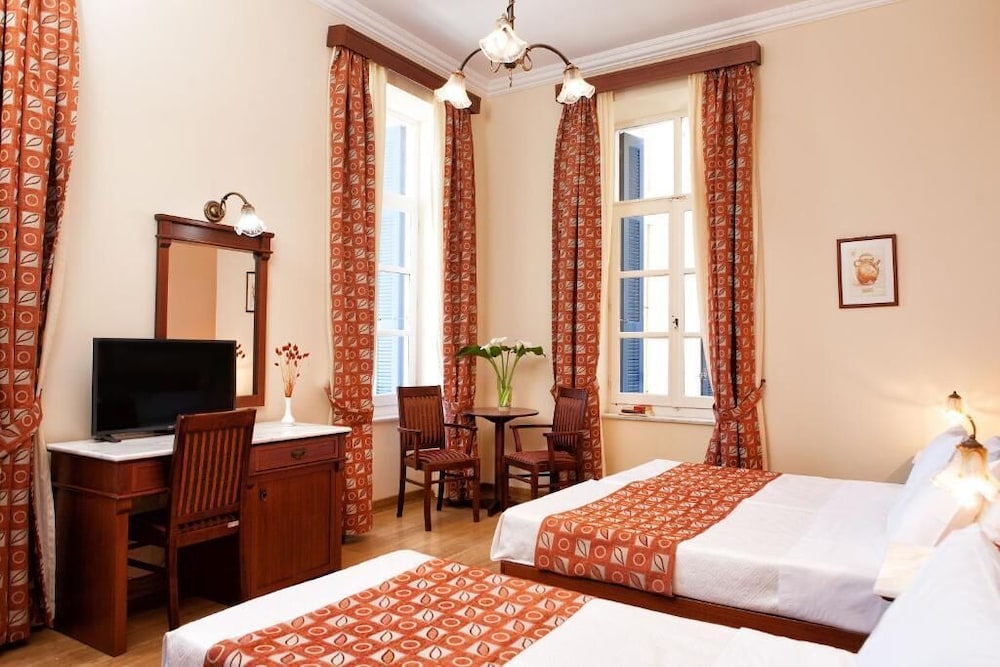 Standard Triple Room, City View