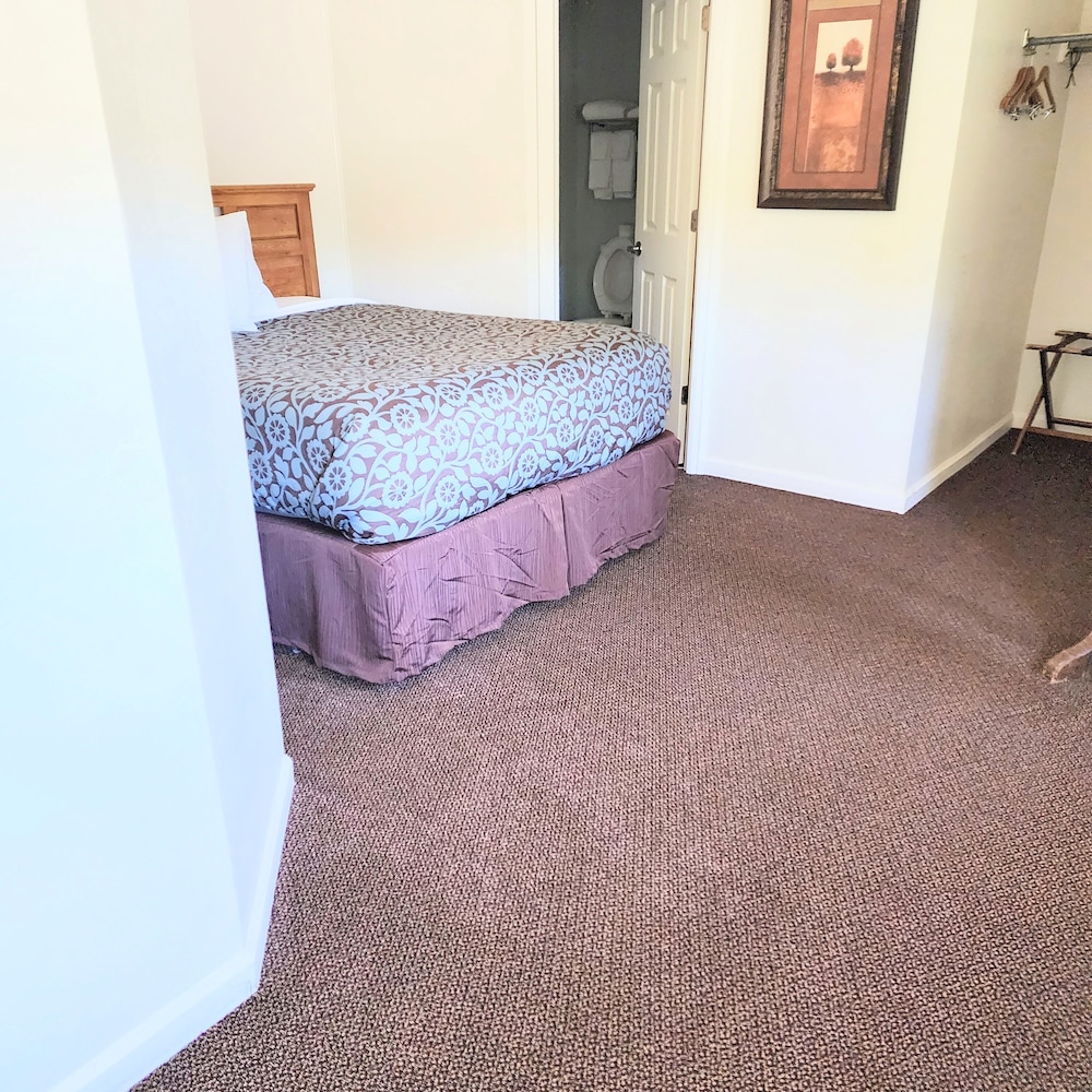 Comfort Suite, 3 Bedrooms, Kitchenette, Mountain View