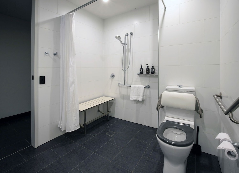 Riverside Accessible Suite photo 2