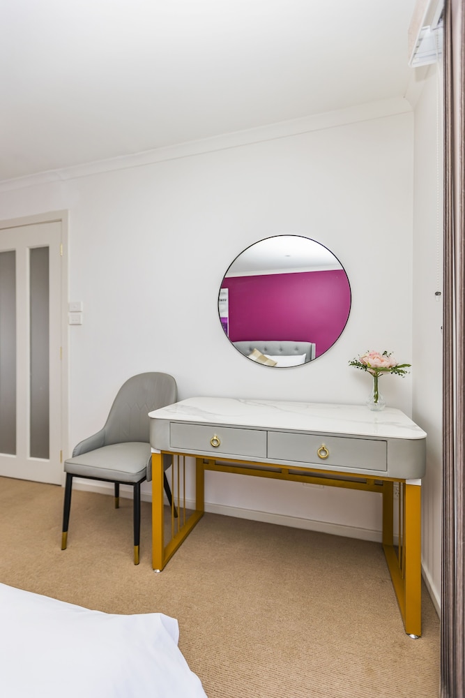 Deluxe House photo 1