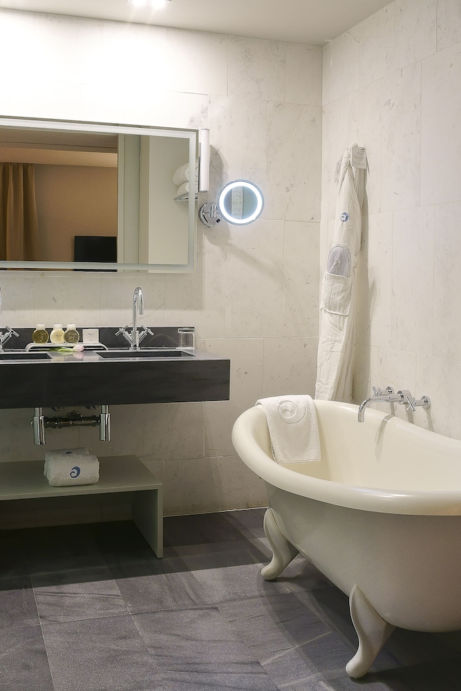 Deluxe Room, Sea View - Photo 2