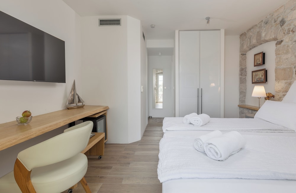Deluxe Double Room, Garden View