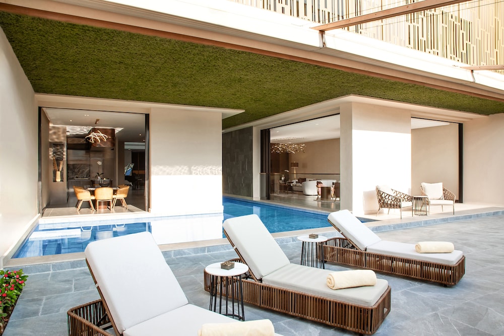 The Biltmore Royal Villa, 5 Bedroom, with Private Pool, Private Cinema and Butler Service