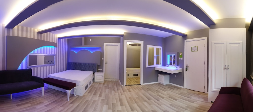 Family Suite, 2 Bedrooms, Balcony, Valley View
