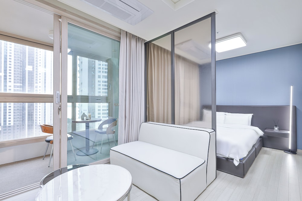 Deluxe Partition Room - Photo 2