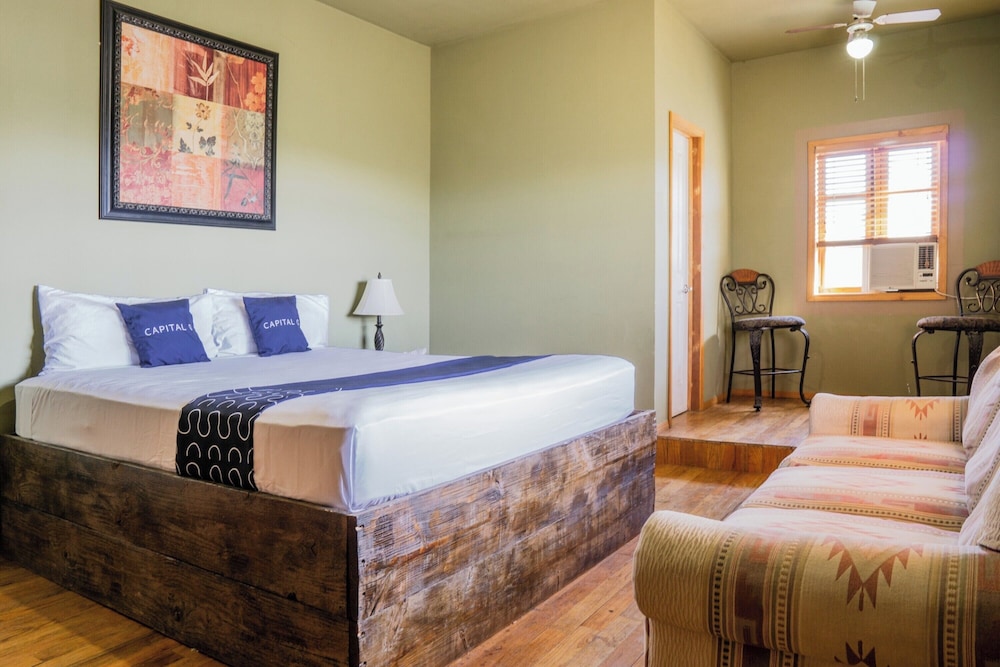 Superior Room, 1 King Bed photo 1