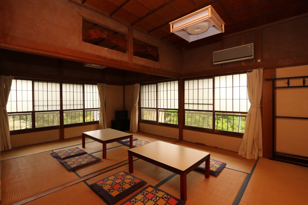 Japanese Style Room for 6 Guests - Photo 1
