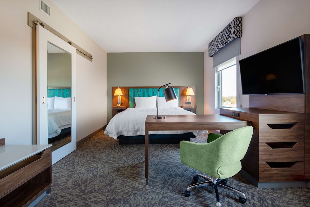 Suite, 1 King Bed, Non Smoking - Photo 5