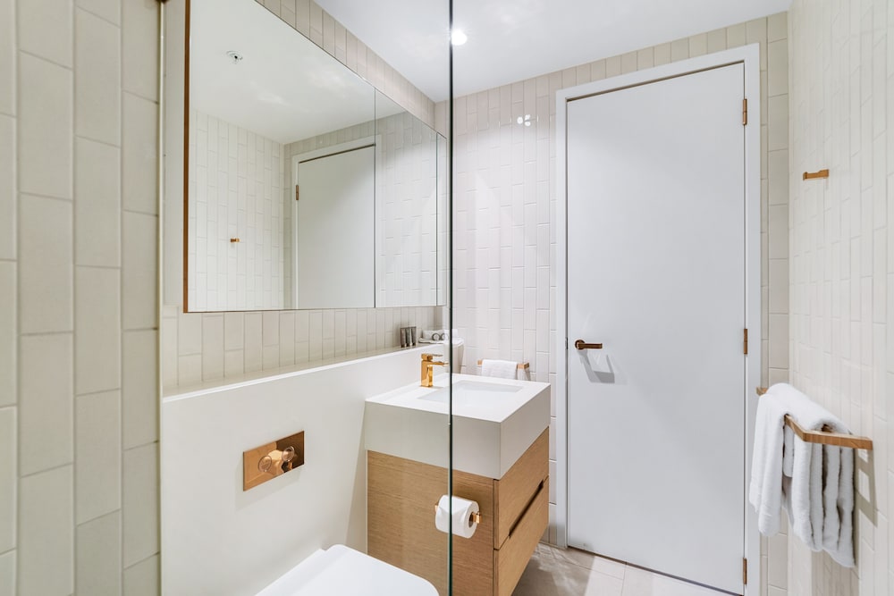 2 Bedroom 2 Bathroom Apartment - Photo 10