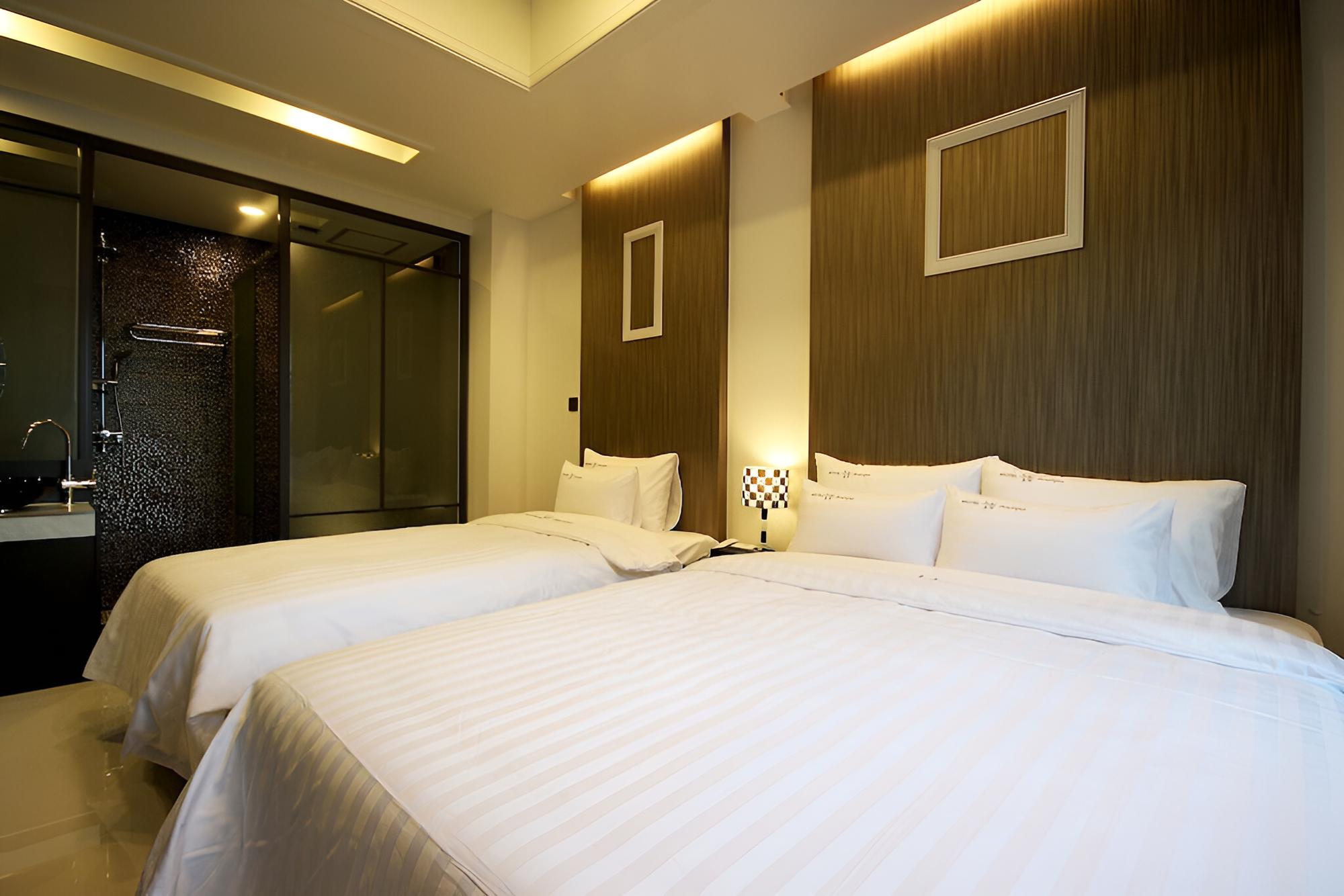 Room (SUITE) - Photo 18