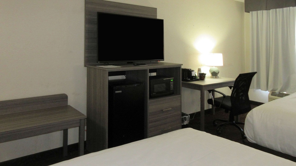 Suite, 2 Queen Beds, Non Smoking - Photo 4
